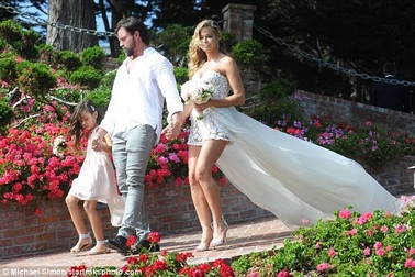 Denise Richards tái hôn ở tuổi 47