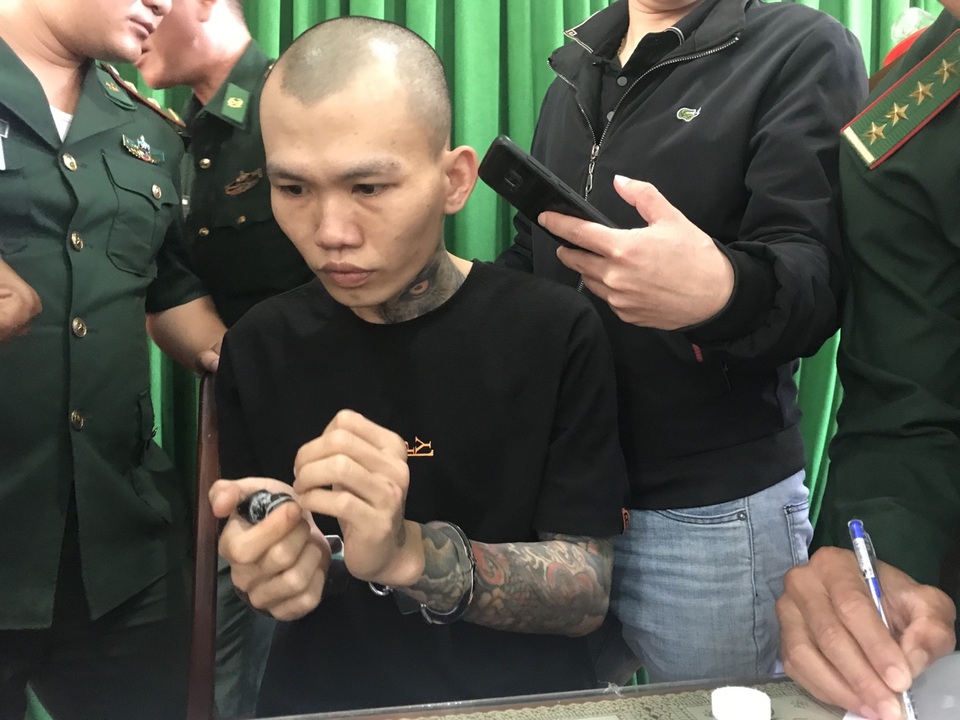 Thanh niên dính lưới khi mang ma túy đá vượt biển ra đảo - 1 Thanh niên dính lưới khi mang ma túy đá vượt biển ra đảo - 1