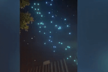 UAV Trung Quốc rơi như "mưa" khi trình diễn, khán giả hốt hoảng bỏ chạy