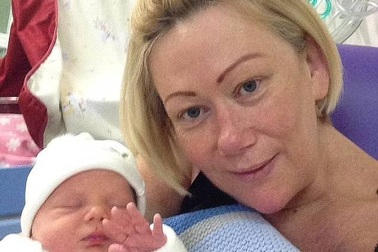 Mẹ mang thai hộ con gái và câu chuyện cảm động đằng sau