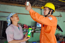 "Hộ cận nghèo không thuộc đối tượng được hỗ trợ tiền điện"