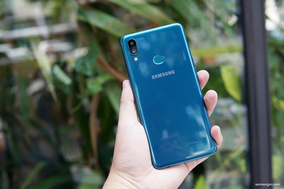 Loạt smartphone phổ thông đáng chú ý năm 2019 - 1 Loạt smartphone phổ thông đáng chú ý năm 2019 - 1