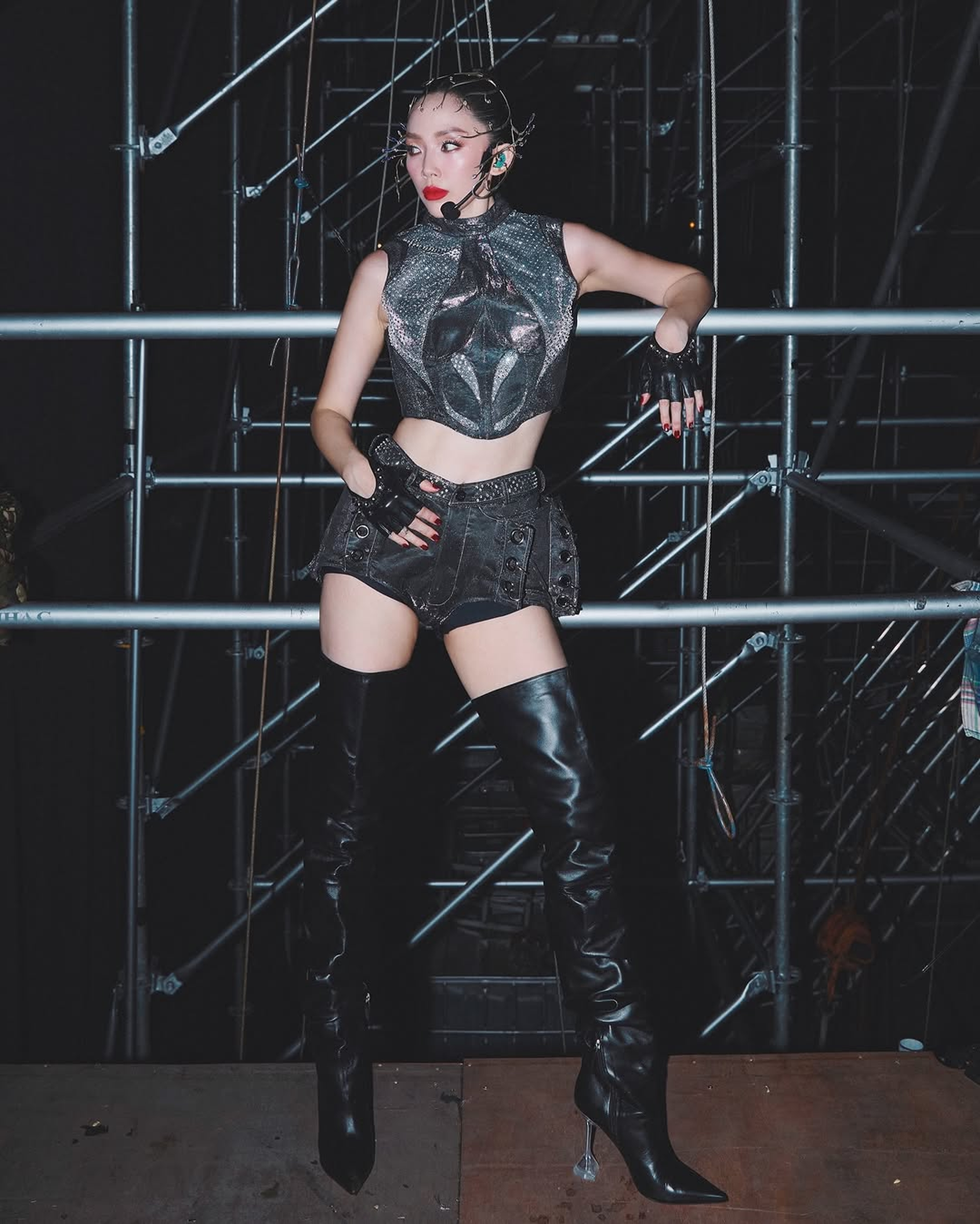 Các nhà tạo mẫu ồn ào tranh giành công lao sau buổi hòa nhạc Chị đẹp - 2 Các nhà tạo mẫu ồn ào tranh giành công lao sau buổi hòa nhạc Chị đẹp - 2