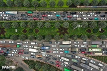 Hà Nội: Giao thông hỗn loạn, kẹt gần 5km trên đại lộ Thăng Long