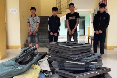 Bắt nhóm thanh thiếu niên chuyên đập phá mộ lấy trộm tài sản