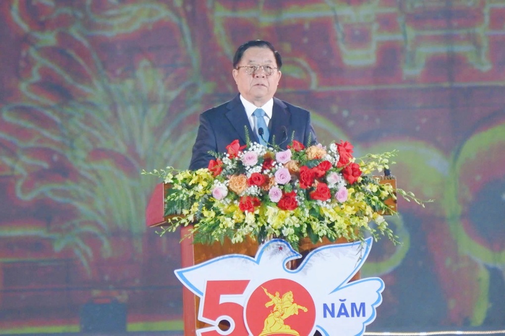Biển người xem pháo hoa mừng kỷ niệm 50 năm giải phóng Bình Định - 1 Biển người xem pháo hoa mừng kỷ niệm 50 năm giải phóng Bình Định - 1