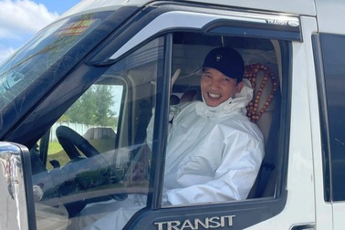 Thầy giáo chở hàng trăm học trò miền núi về thành phố điều trị Covid-19