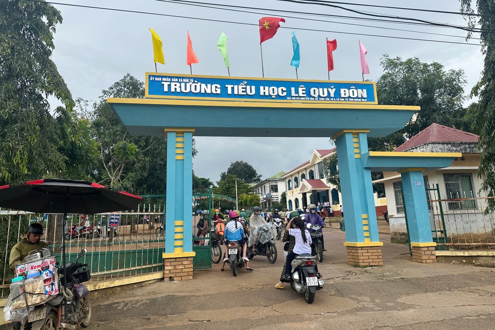 La vérité sur l'information selon laquelle l'homme aurait trompé des étudiants pour les faire venir pour les kidnapper - 1 Thực hư thông tin người đàn ông lừa đón học sinh để bắt cóc - 1
