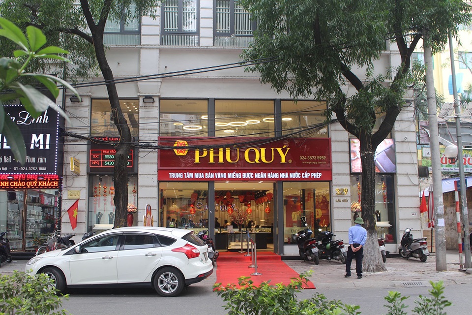 Phố vàng Hà Nội vắng tanh, vắng ngắt trước ngày vía Thần Tài - 5 Phố vàng Hà Nội vắng tanh, vắng ngắt trước ngày vía Thần Tài - 5