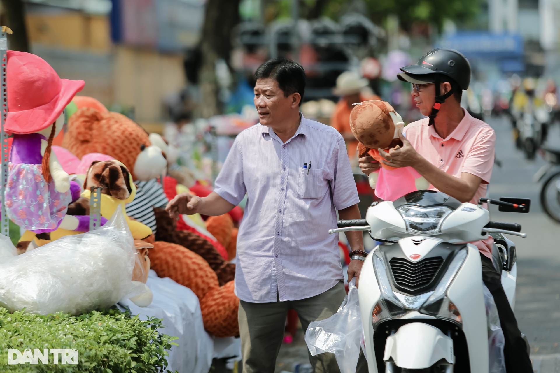 Chợ hoa lớn nhất TPHCM nhộn nhịp trong ngày 8/3 - 12 Chợ hoa lớn nhất TPHCM nhộn nhịp trong ngày 8/3 - 12