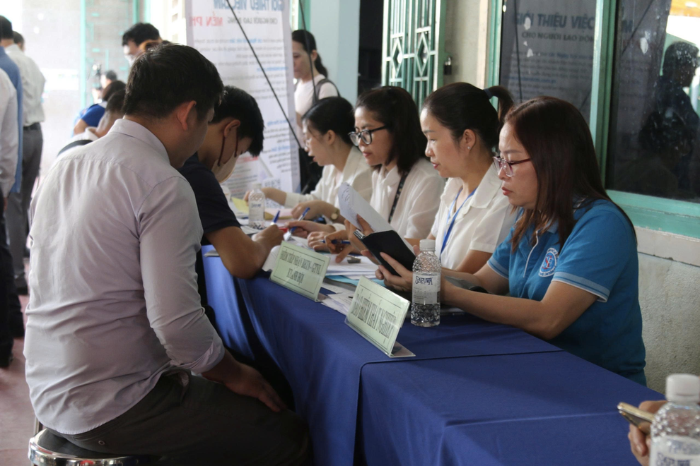 Trục lợi quỹ bảo hiểm thất nghiệp - Mối đe dọa với tính bền vững của chính sách an sinh - 4 Trục lợi quỹ bảo hiểm thất nghiệp - Mối đe dọa với tính bền vững của chính sách an sinh - 4