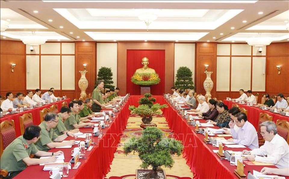 Tổng Bí thư: Công an, quân đội là thanh kiếm và lá chắn bảo vệ đất nước - 1 Tổng Bí thư: Công an, quân đội là thanh kiếm và lá chắn bảo vệ đất nước - 1