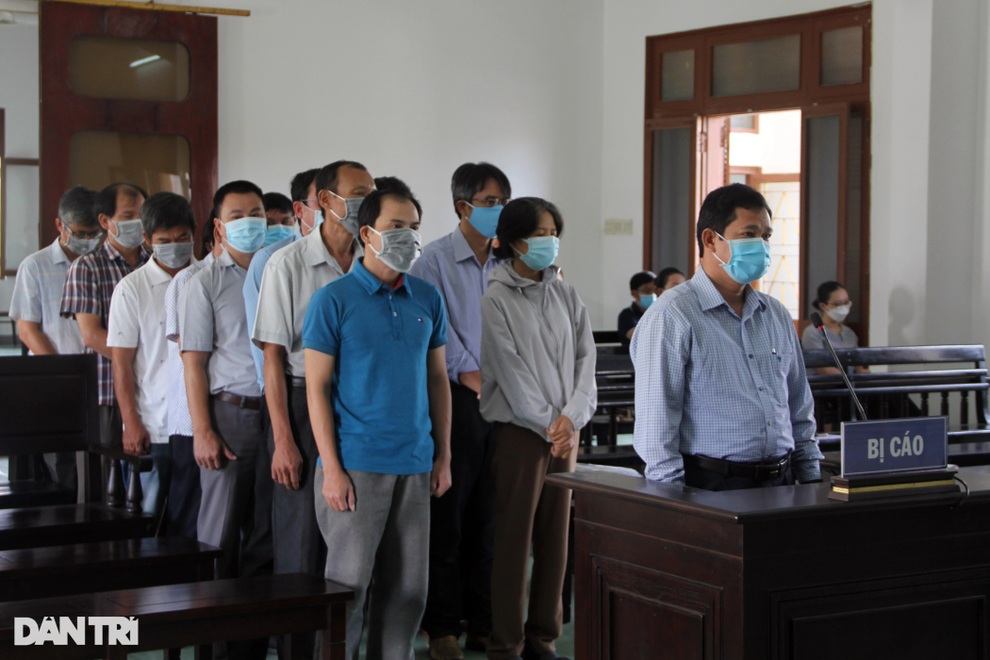 Xét xử 17 cán bộ liên quan vụ lộ đề thi công chức - 1 Xét xử 17 cán bộ liên quan vụ lộ đề thi công chức - 1