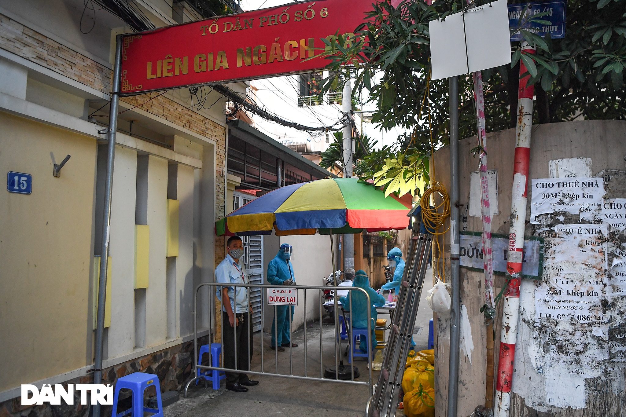 Phong tỏa thêm một ngõ ở Long Biên sau khi CDC Hà Nội công bố ca F0 mới - 1 Phong tỏa thêm một ngõ ở Long Biên sau khi CDC Hà Nội công bố ca F0 mới - 1