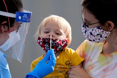 Mỹ báo động thực trạng 250.000 trẻ em mắc Covid-19 trong một tuần