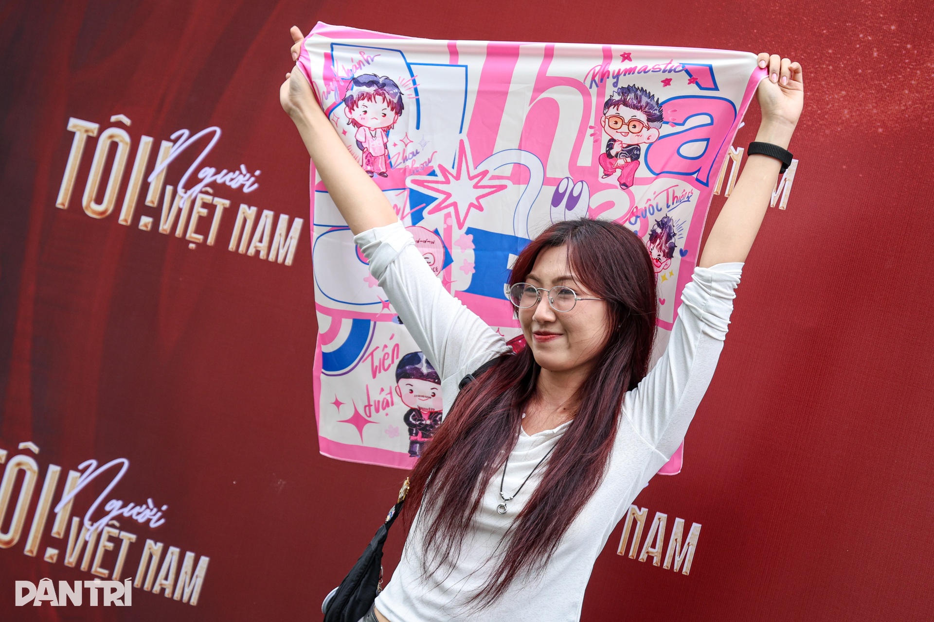 Khán giả Hà Nội, Lâm Đồng vượt đường xa ủng hộ Tôi! Người Việt Nam - 1 Khán giả Hà Nội, Lâm Đồng vượt đường xa ủng hộ Tôi! Người Việt Nam - 1