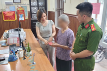 Công an xã kịp ngăn cụ bà chuyển 100 triệu đồng cho kẻ lừa đảo