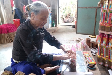 Quán Hương-làng nghề 250 tuổi nhộn nhịp tháng cận Tết.