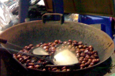 Xuất huyết dạ dày vì ăn nhiều hạt dẻ rang