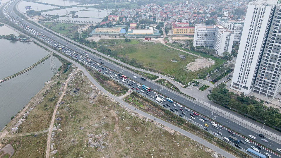 Cao tốc Pháp Vân - Cầu Giẽ ùn tắc ngày mùng 4 Tết - 2 Cao tốc Pháp Vân - Cầu Giẽ ùn tắc ngày mùng 4 Tết - 2