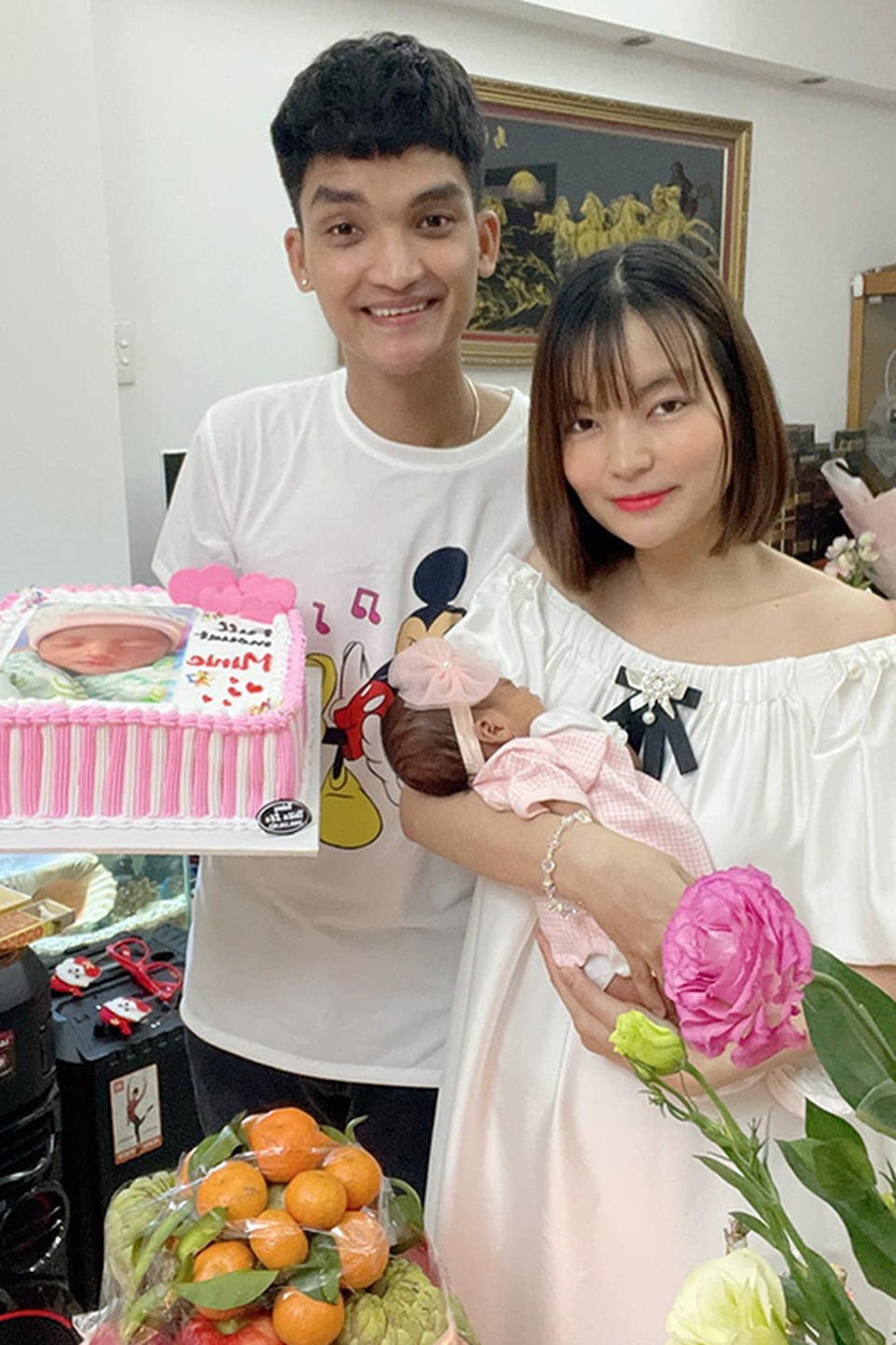 Mạc Văn Khoa ngậm ngùi: Bố mẹ bảo, hết dịch rồi hãy về! - 2