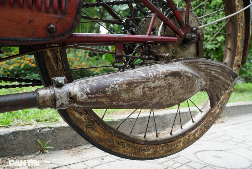 Chiếc xe máy cổ Georges Catte có tuổi đời gần 70 năm vẫn chạy tốt - 6 Chiếc xe máy cổ Georges Catte có tuổi đời gần 70 năm vẫn chạy tốt - 6