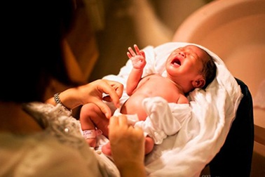 Cảm động bộ ảnh người cha đón đợi đứa con đầu lòng