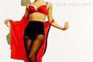 Tài xế mất lái vì… người mẫu thiếu vải 