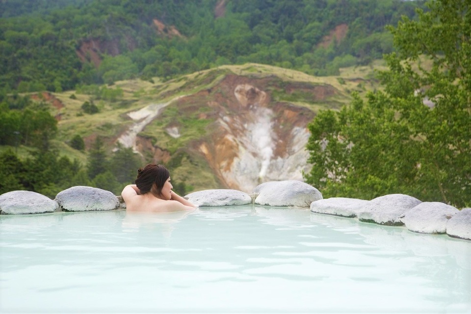 Vừa tắm onsen vừa ngắm tuyết ngay gần Tokyo - 1