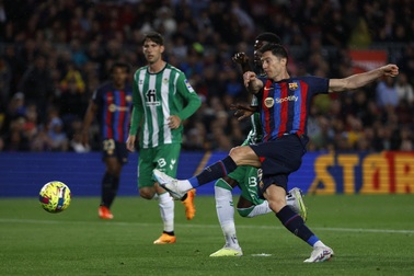 Barcelona thắng đậm Betis, Real Madrid hạ gục Almeria