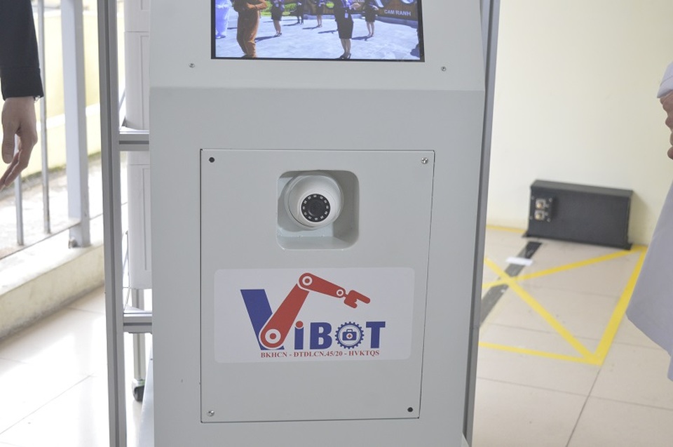 Việt Nam chế tạo thành công robot vận chuyển trong các khu vực cách ly - 4 Việt Nam chế tạo thành công robot vận chuyển trong các khu vực cách ly - 4