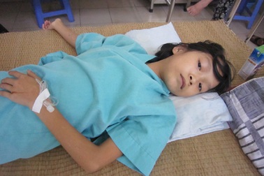 Bé Nguyễn Thúy Hương phải mổ lần 2 