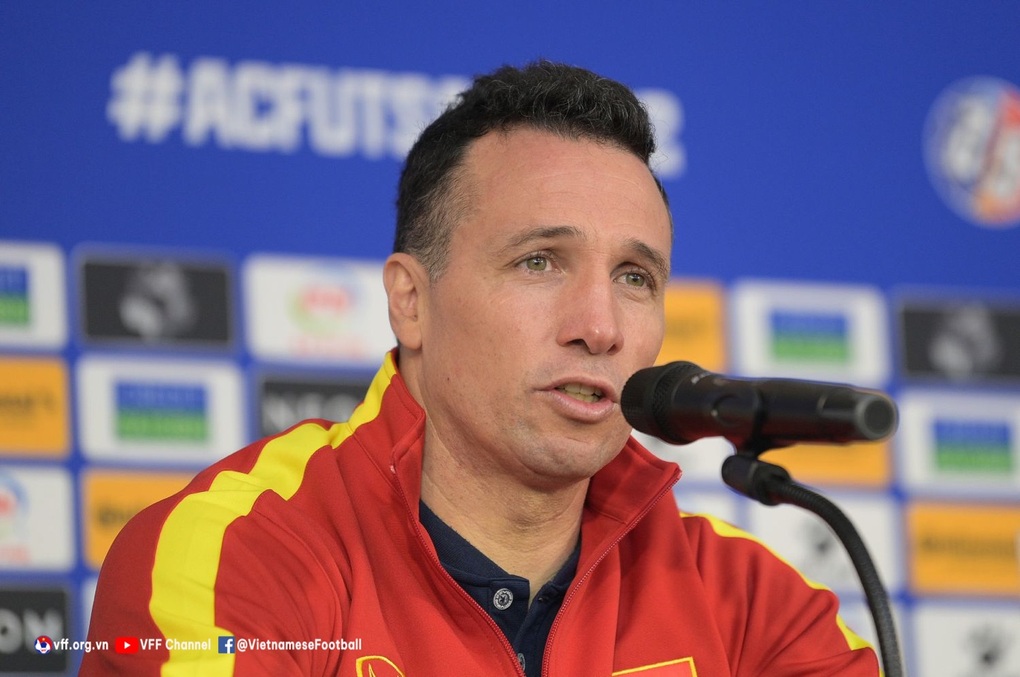 HLV Diego Giustozzi cảnh báo tuyển futsal Việt Nam sau trận thắng Hàn Quốc - 1 HLV Diego Giustozzi cảnh báo tuyển futsal Việt Nam sau trận thắng Hàn Quốc - 1