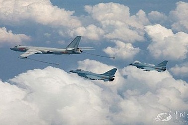 Khát máy bay tiếp dầu, Trung Quốc âm mưu “tìm cửa hậu”