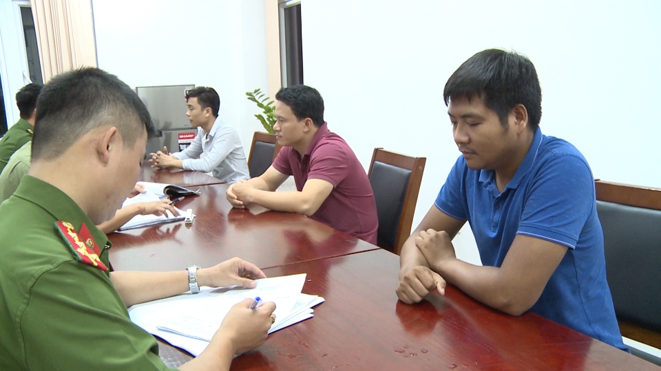 Nhóm lừa đảo sử dụng công nghệ cao chiếm đoạt 46 tỷ đồng... sa lưới - 1 Nhóm lừa đảo sử dụng công nghệ cao chiếm đoạt 46 tỷ đồng... sa lưới - 1
