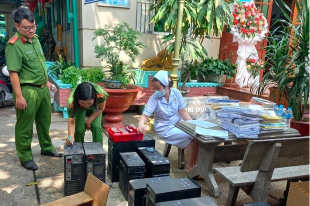 Nhân viên y tế móc nối với cò lập bệnh án khống trục lợi bảo hiểm 2 lần - 1 Nhân viên y tế móc nối với cò lập bệnh án khống trục lợi bảo hiểm 2 lần - 1