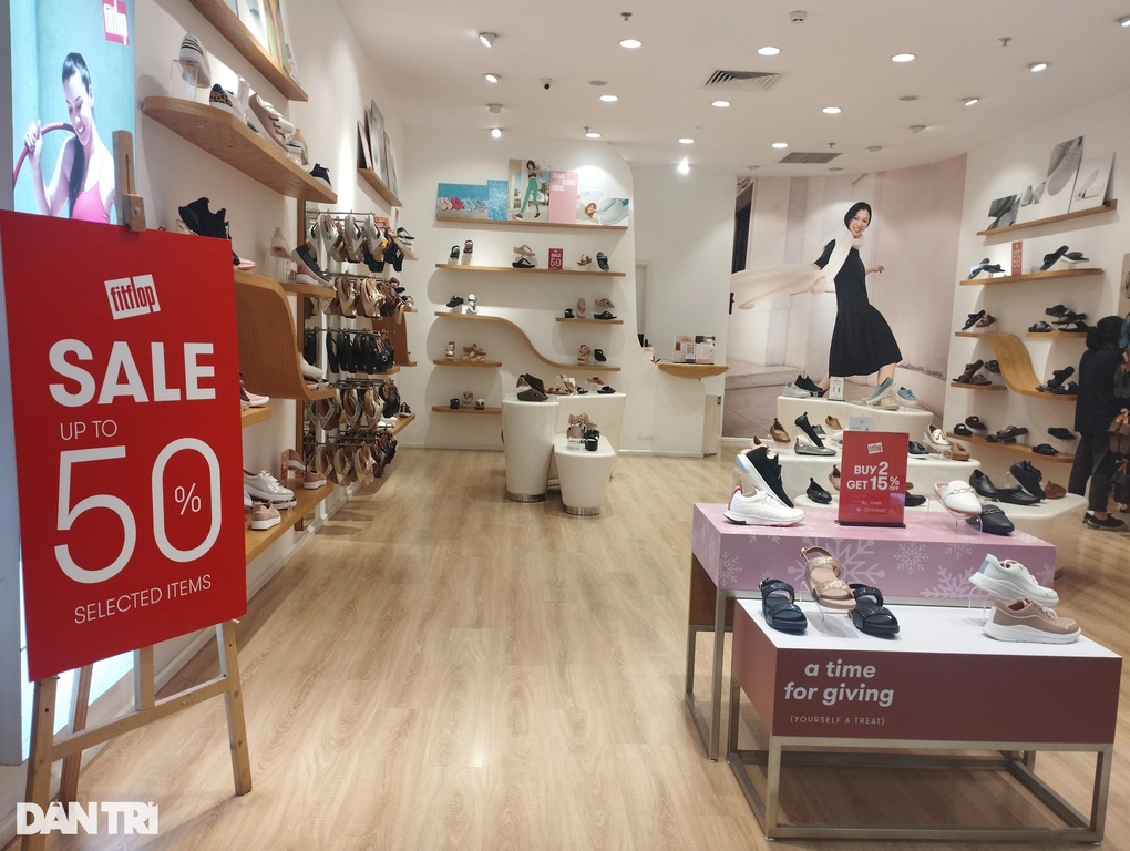 Nghịch lý dịp Black Friday: Khách vắng, chủ shop vẫn nói doanh thu tăng - 1 Nghịch lý dịp Black Friday: Khách vắng, chủ shop vẫn nói doanh thu tăng - 1