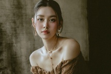 Á hậu Tường San khoe vẻ gợi cảm tuổi 24 trong đầm đan móc