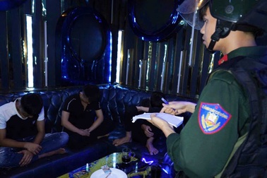 Phát hiện 100 người dương tính với ma túy trong nhà nghỉ, quán karaoke