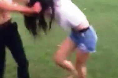 Thêm clip nam sinh đánh nữ sinh nghi ở Huế