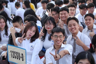 Miễn, hỗ trợ học phí: Người giàu là chuyện của họ, với trẻ phải công bằng