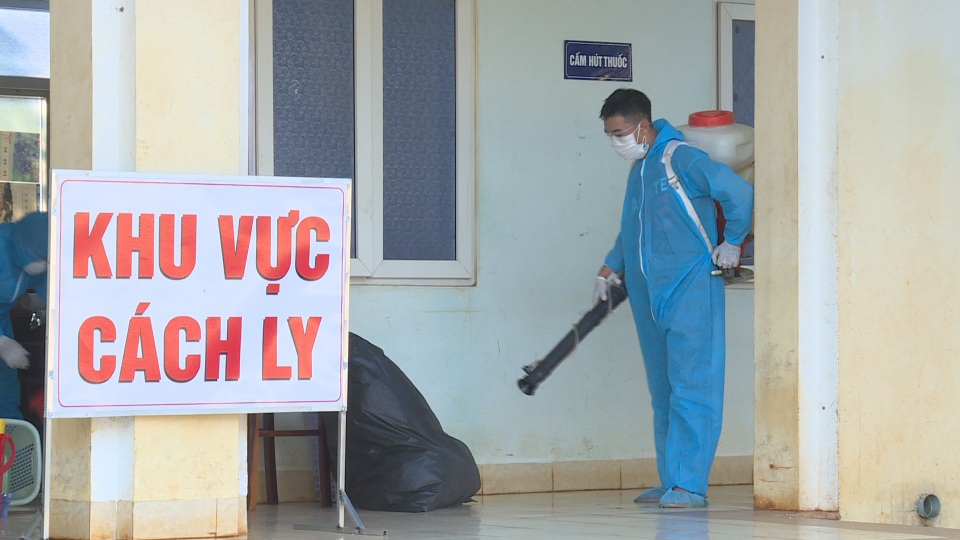 Đắk Lắk: Cách ly 1 người đi chung máy bay với người mắc Covid-19 số 51 - 1 Đắk Lắk: Cách ly 1 người đi chung máy bay với người mắc Covid-19 số 51 - 1