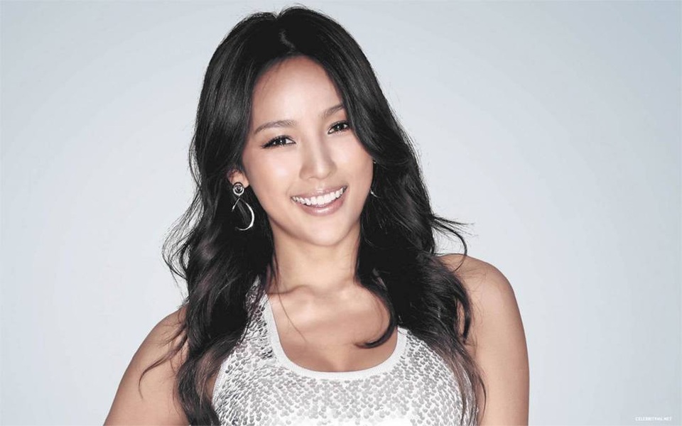 Cuộc sống không showbiz yên bình của “nữ hoàng gợi cảm” Lee Hyori - 2