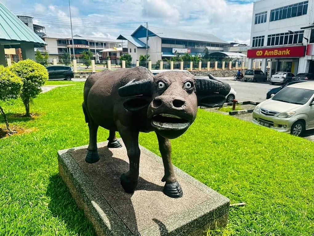 Sự thật phía sau bức tượng trâu có gương mặt biểu cảm hốt hoảng, ngô nghê - 1 Sự thật phía sau bức tượng trâu có gương mặt biểu cảm hốt hoảng, ngô nghê - 1