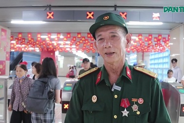 Những chuyến tàu rợp bóng cờ hoa, nặng nghĩa đồng bào