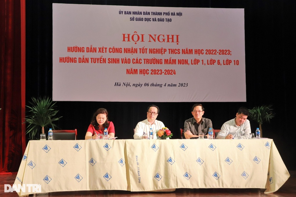 Hà Nội tăng gần 50.000 học sinh bước vào đầu cấp, tuyển sinh căng thẳng - 2 Hà Nội tăng gần 50.000 học sinh bước vào đầu cấp, tuyển sinh căng thẳng - 2