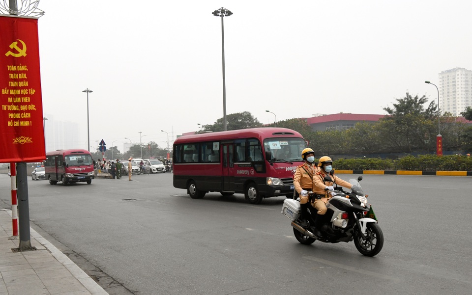 Hàng trăm cảnh sát tổng duyệt phương án dẫn đoàn Đại hội Đảng - 2 Hàng trăm cảnh sát tổng duyệt phương án dẫn đoàn Đại hội Đảng - 2