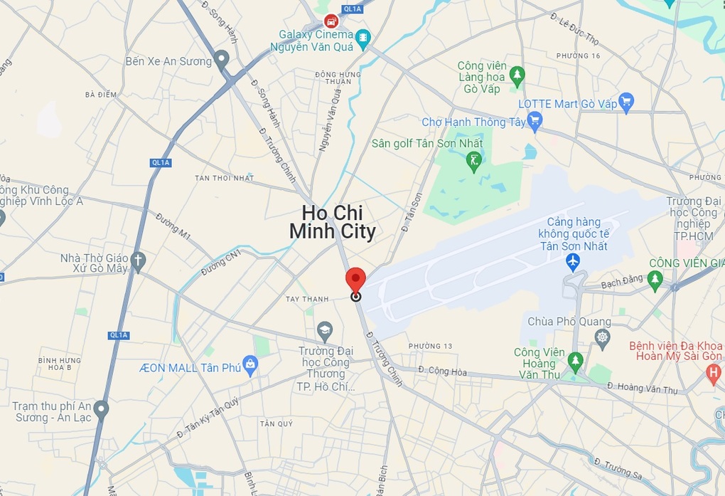 Nhiều ô tô biến dạng sau tai nạn liên hoàn ở TPHCM - 2 Nhiều ô tô biến dạng sau tai nạn liên hoàn ở TPHCM - 2
