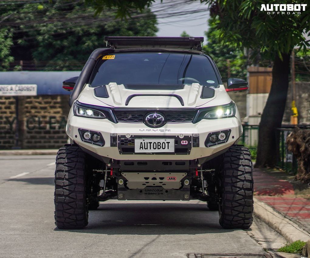 Chiêm ngưỡng chiếc Toyota Fortuner đặc biệt, thách thức mọi địa hình - 4 Chiêm ngưỡng chiếc Toyota Fortuner đặc biệt, thách thức mọi địa hình - 4
