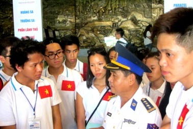 Gần 200 kiều bào trẻ tiếp cận tư liệu về chủ quyền Việt Nam